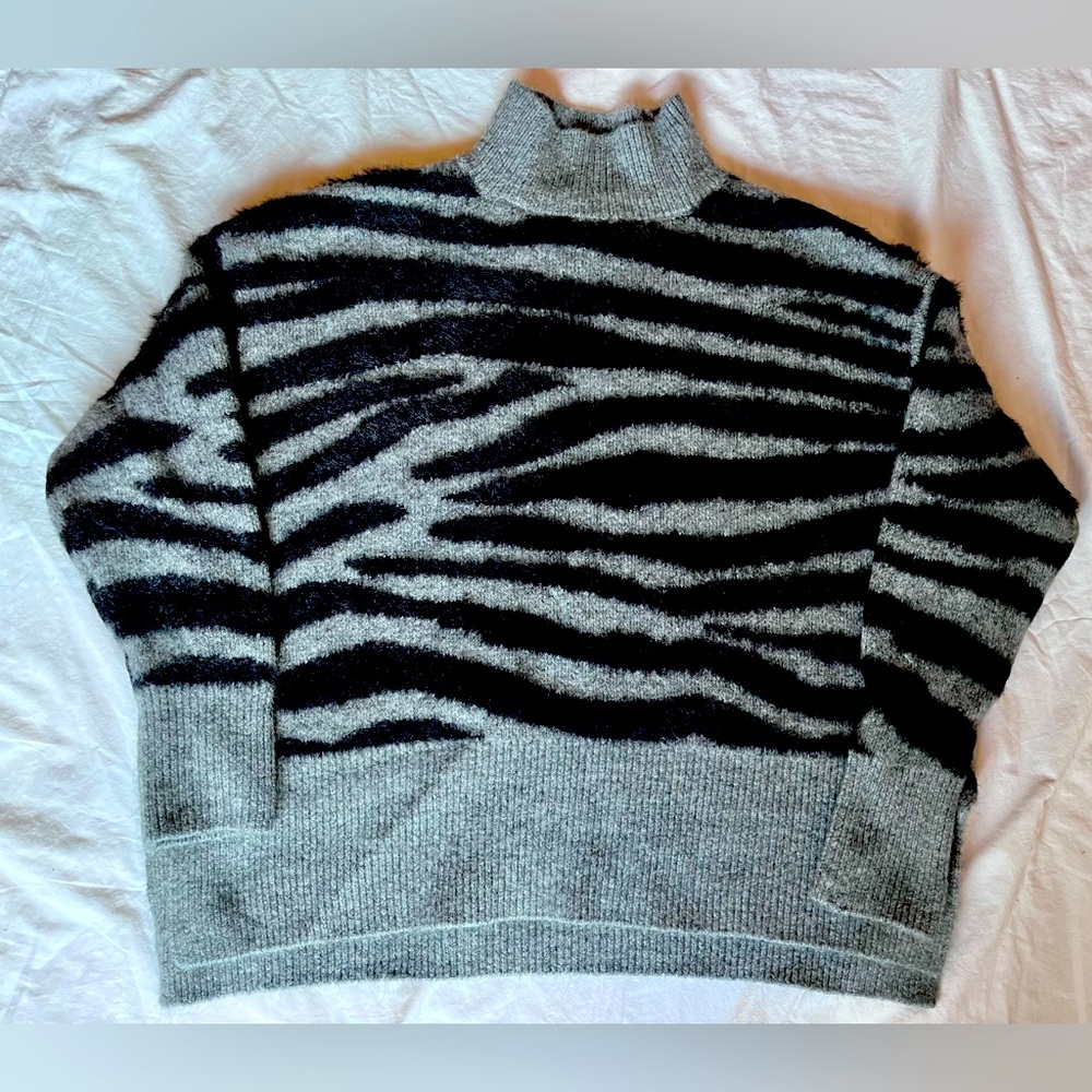 Zebra print knitted sweater size medium